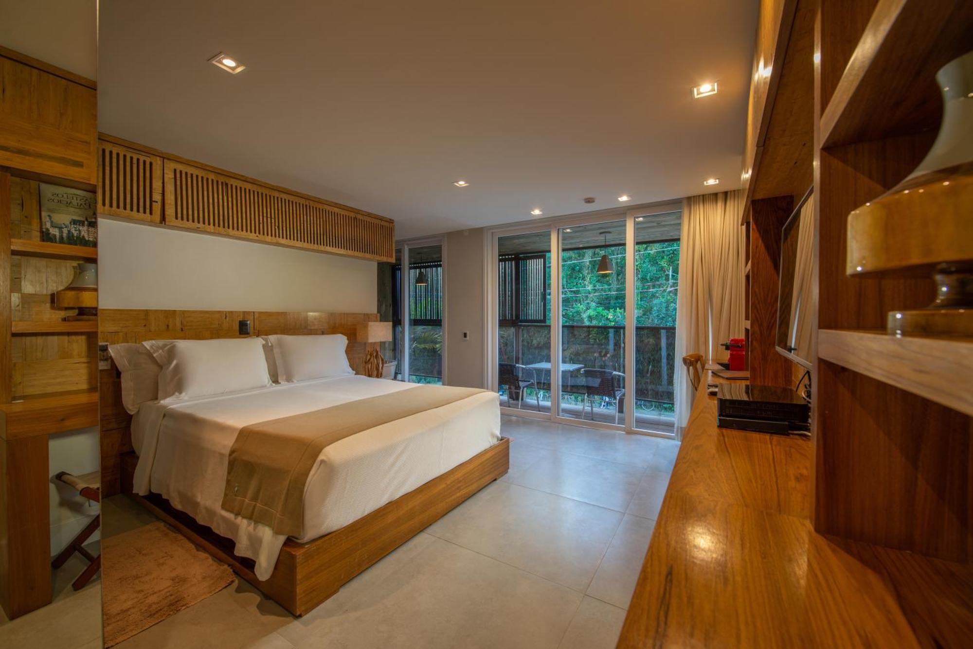 Nau Royal Camburi (Sao Paulo)